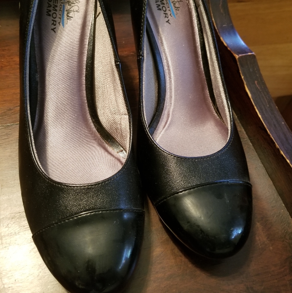 Size 9 life stride black heels memory foam